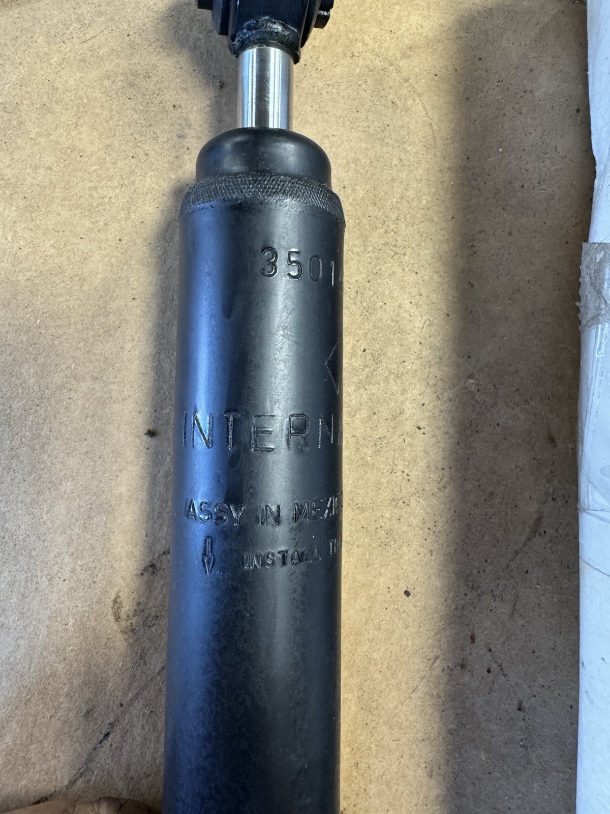 GENUINE OEM INTERNATIONAL NAVISTAR 3501427C1 HOOD SHOCK ABSORBER Semi Truck