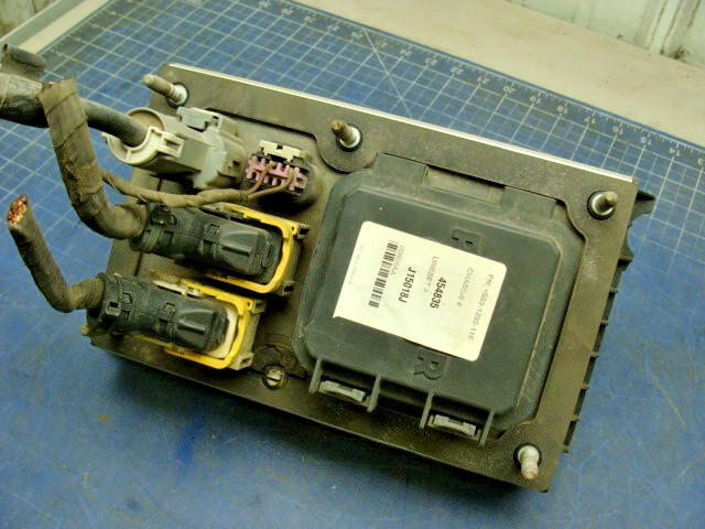 2017 KENWORTH T680 PACCAR P27-1147-0200 FUSE BOX