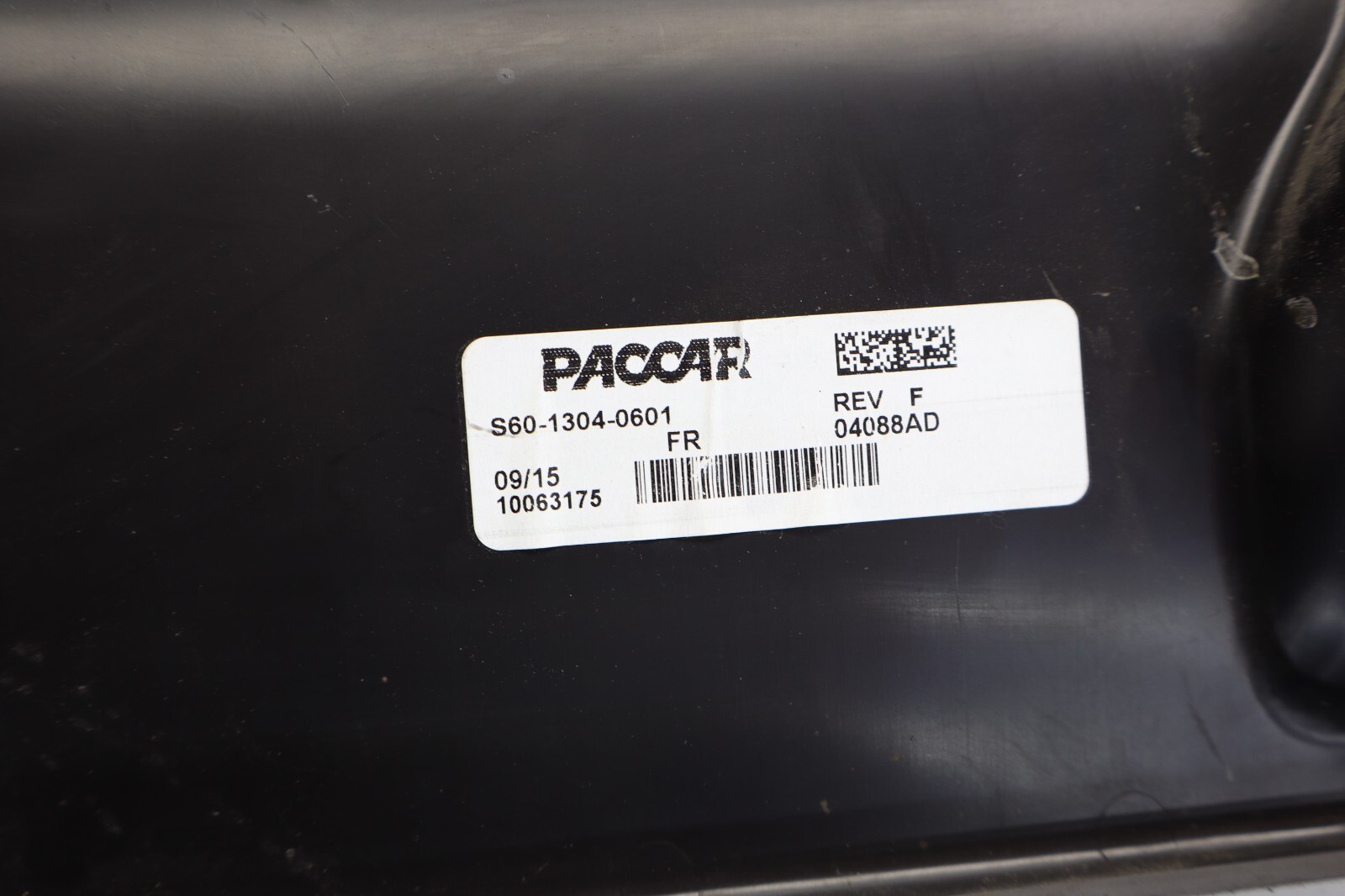 2022 PETERBILT 579 PACCAR FRONT LEFT LOWER KICK PANEL TRIM S60-1304
