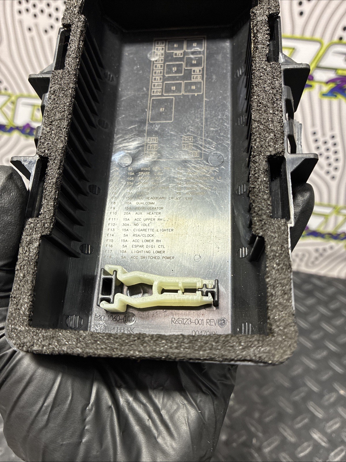 COVER ONLY 2022 PETERBILT 579 PACCAR PDC SLEEPER CAB FUSE BOX ASSEMBLY