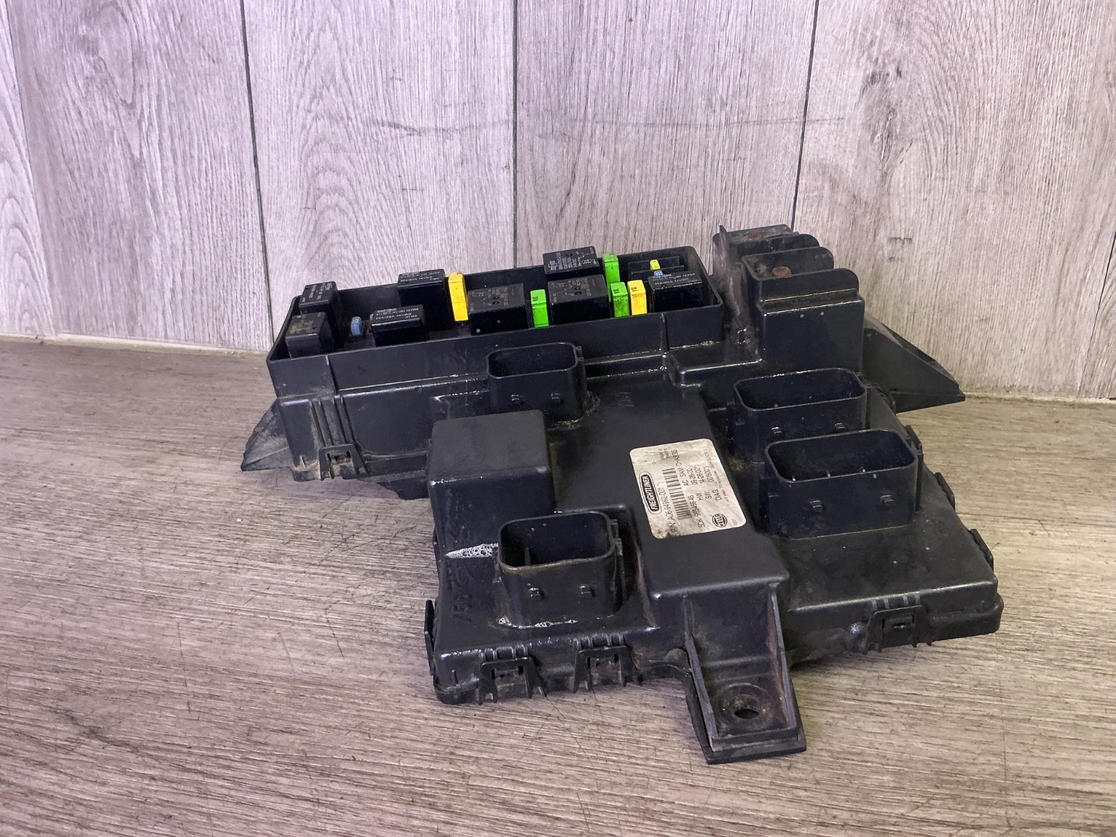# Freightliner Cascadia P/N A06-94992-001 Control Unit Chassis MODULE – SAM CHAS