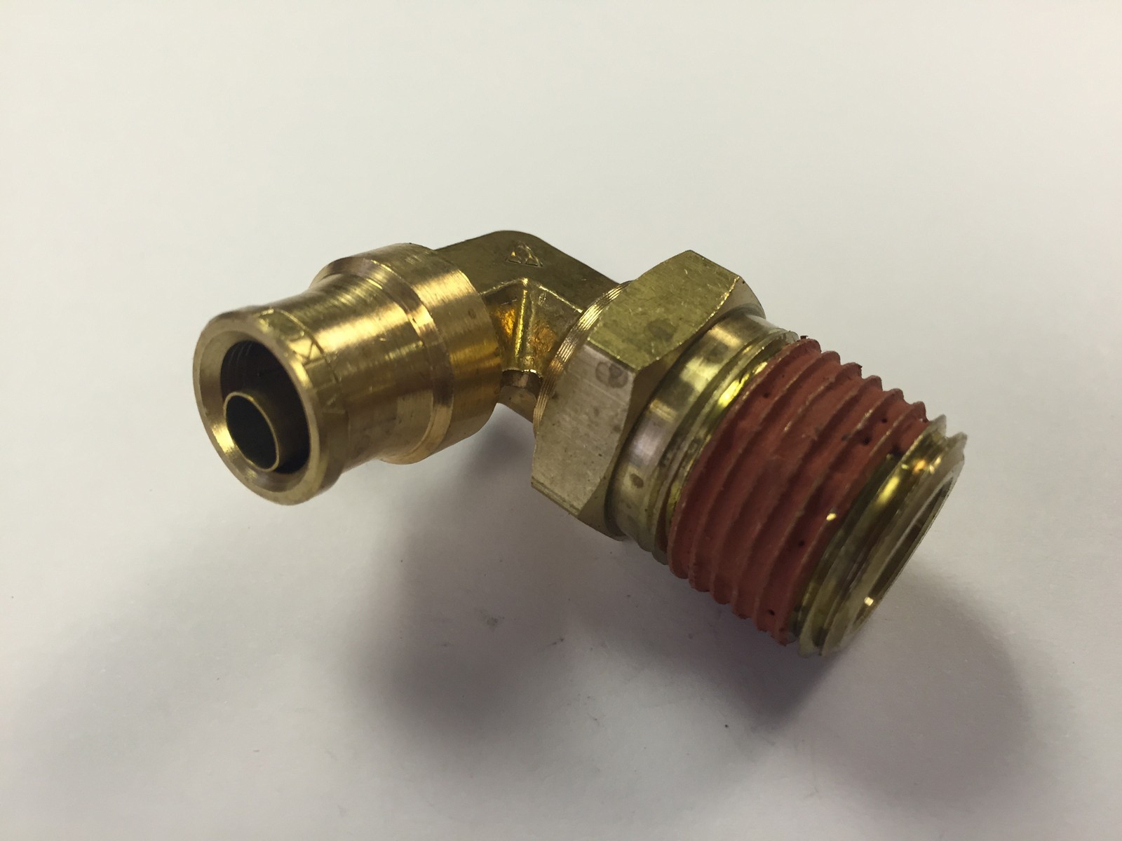 AQ69-DOTS-6X8 – Alkon Brass DOT swivel 90 fitting – 3/8″ PTC air line x 1/2″ NPT