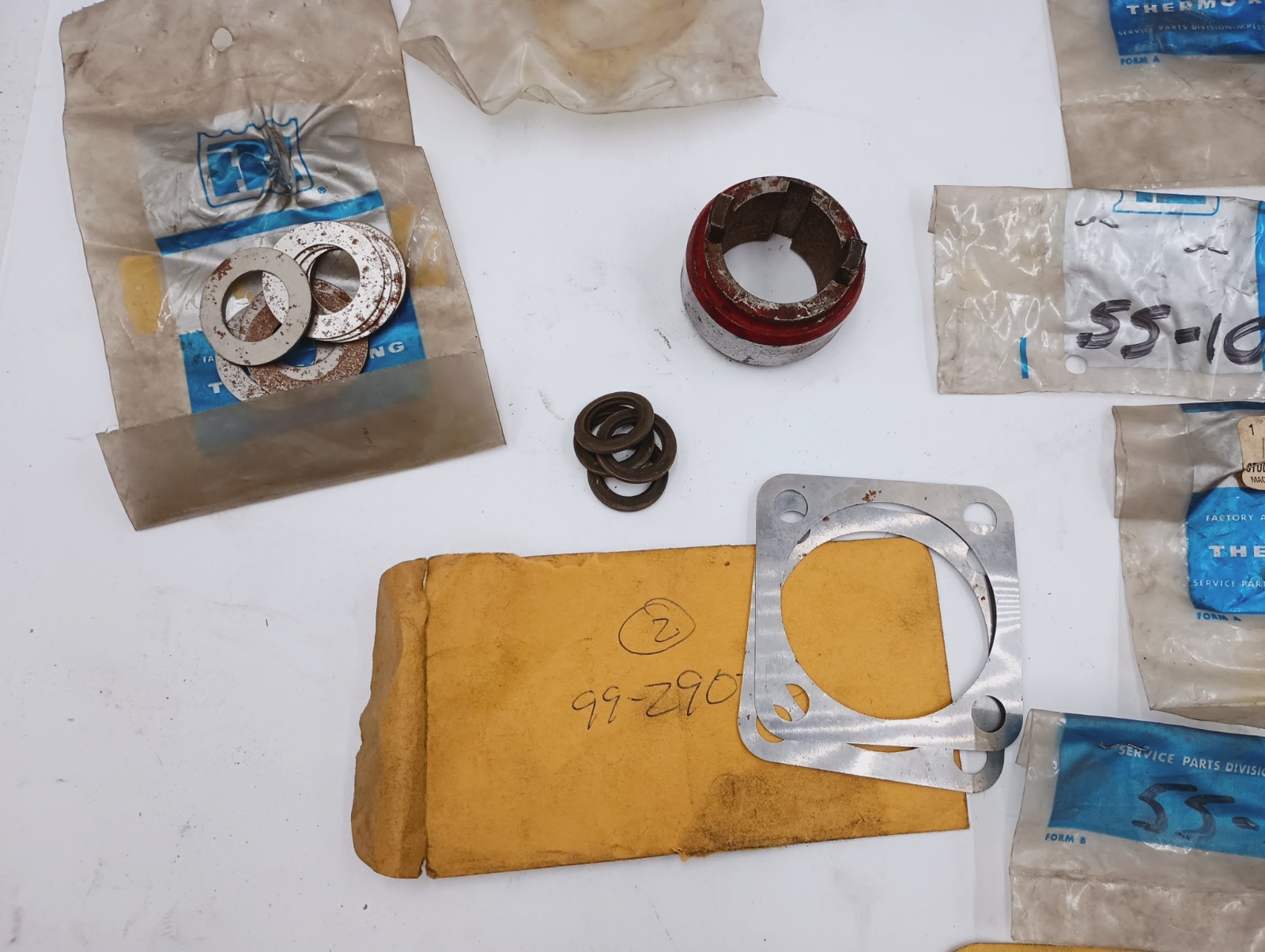 (88) PIECE LOT OF GENUINE OEM THERMO KING ASSORTED PARTS HOUR METER THERMOSTAT