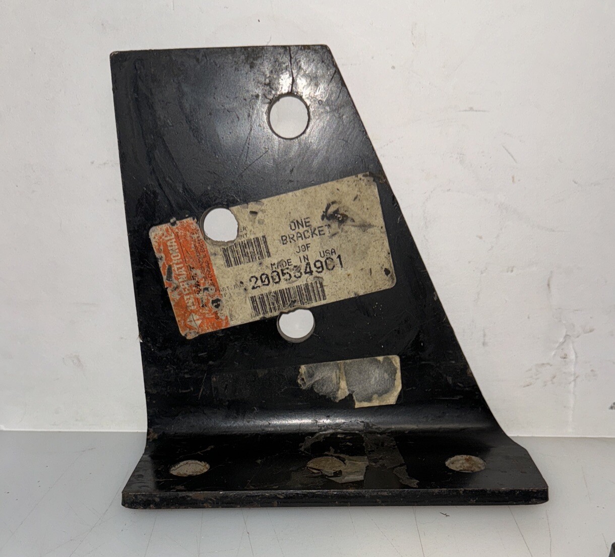 GENUINE INTERNATIONAL RIGHT FRONT LEFT REAR BRACKET OEM NEW 556939C3 NOS