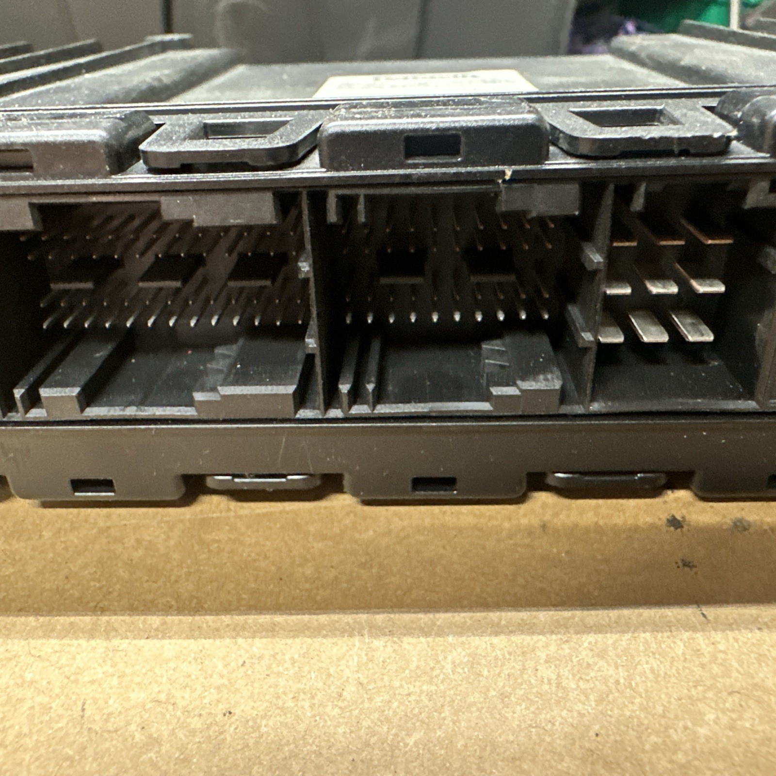Paccar OEM VECU 12V Cab Control Module P/N Q21-1126-910-910 Kw Pb