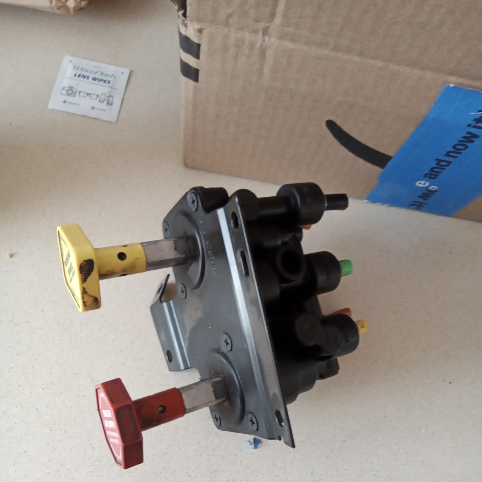Dash air brake Valve for Volvo maritor wabco, RKN20619 used take out