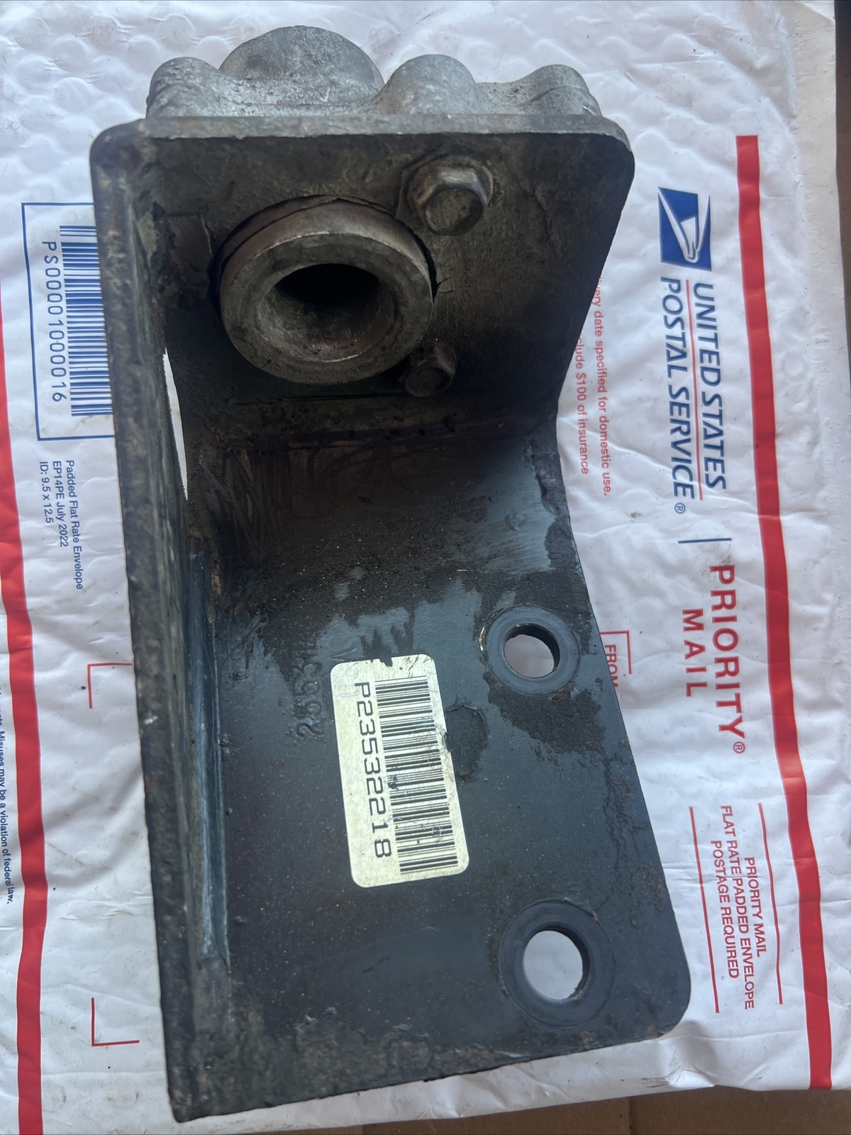 DETROIT 60 SERIES DIESEL ENGINE COMPRESSOR VALVE BRACKET P23532218 OEM