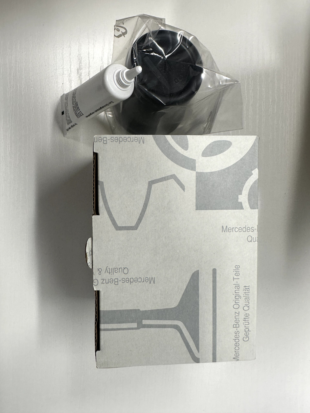 GENUINE Freightliner Cascadia DD15 DD13 DEF Filter A0001421089/A0004700892