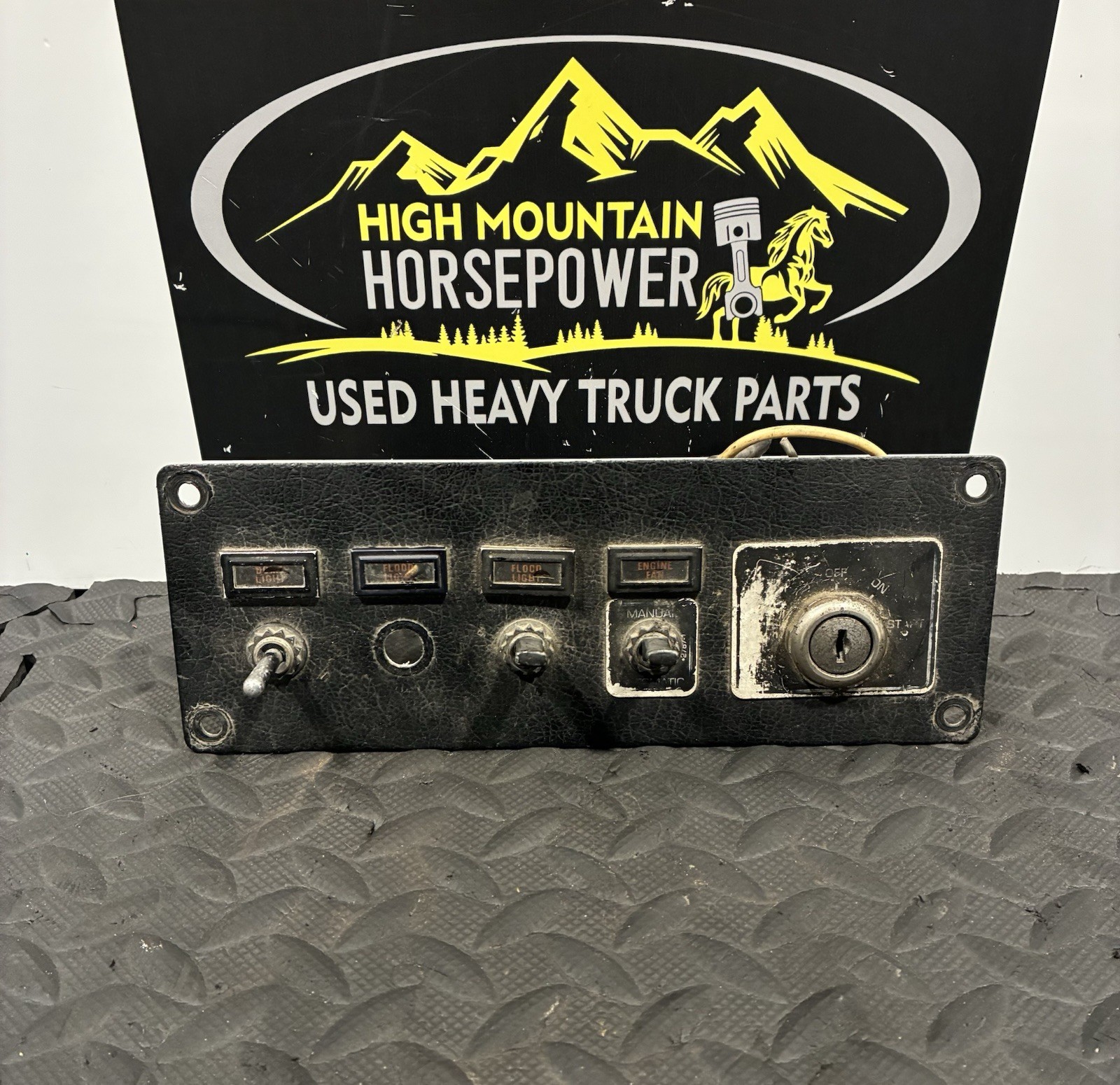 KENWORTH Switch Dash Panel P/N: K176-7433 / 05315AD (TAG# 16061)