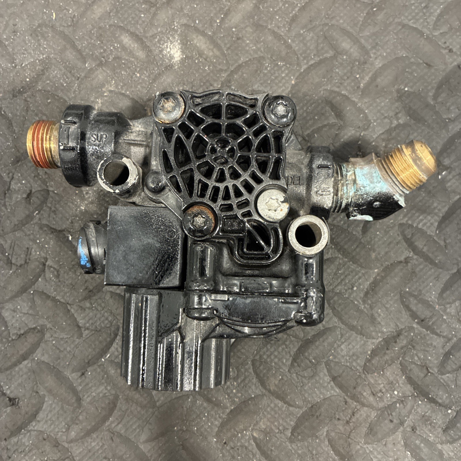 GENUINE BENDIX ABS MODULATOR VALVE PN: K056040 (TAG# 18270)