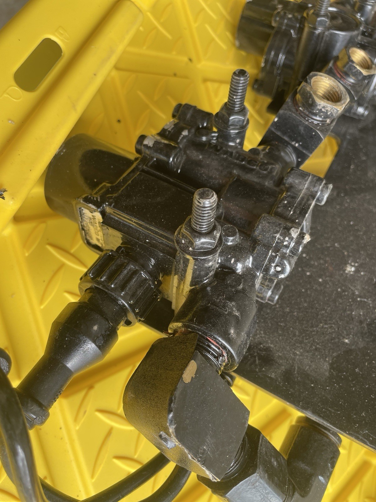 4721950520 Wabco 2 Valve Assembly With 3556383c91 Harness And Bracket