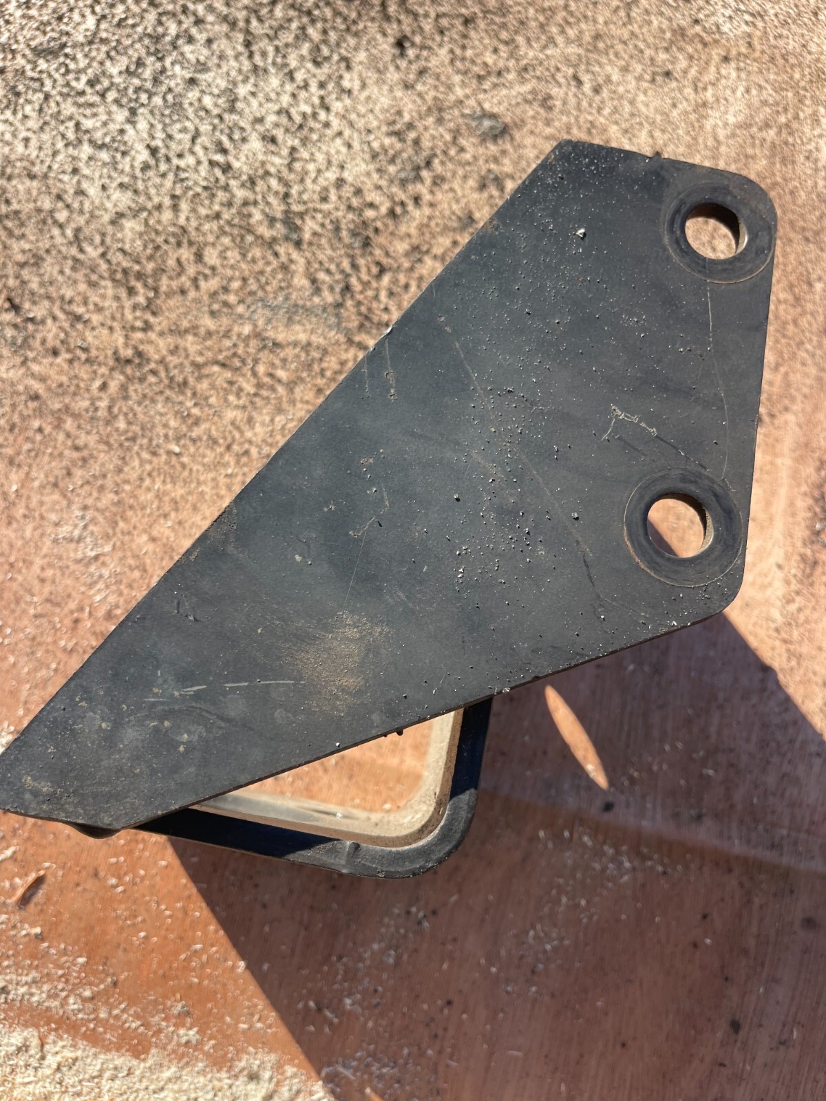 USED OEM DETROIT 60 SERIES DIESEL ENGINE COMPRESSOR VALVE BRACKET P23532218