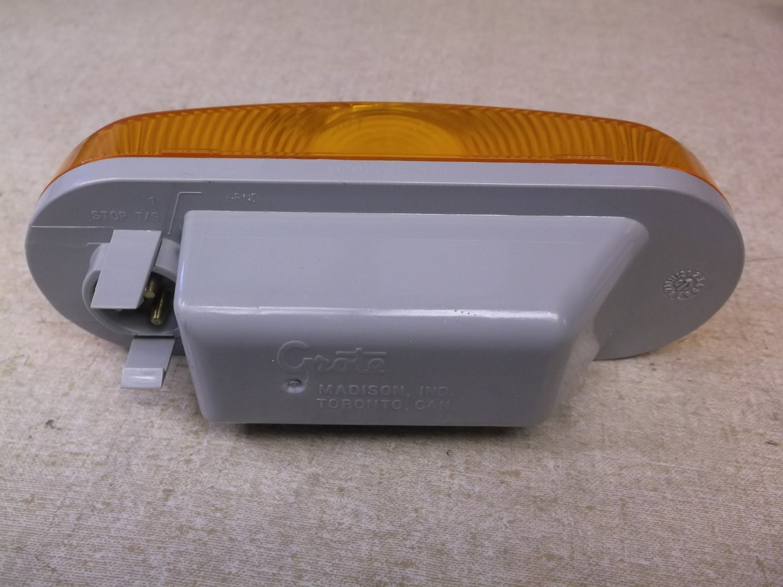 NEW Oval Turn Signal Lamp 52563 Grote Torsion Mount *FREE SHIPPING*