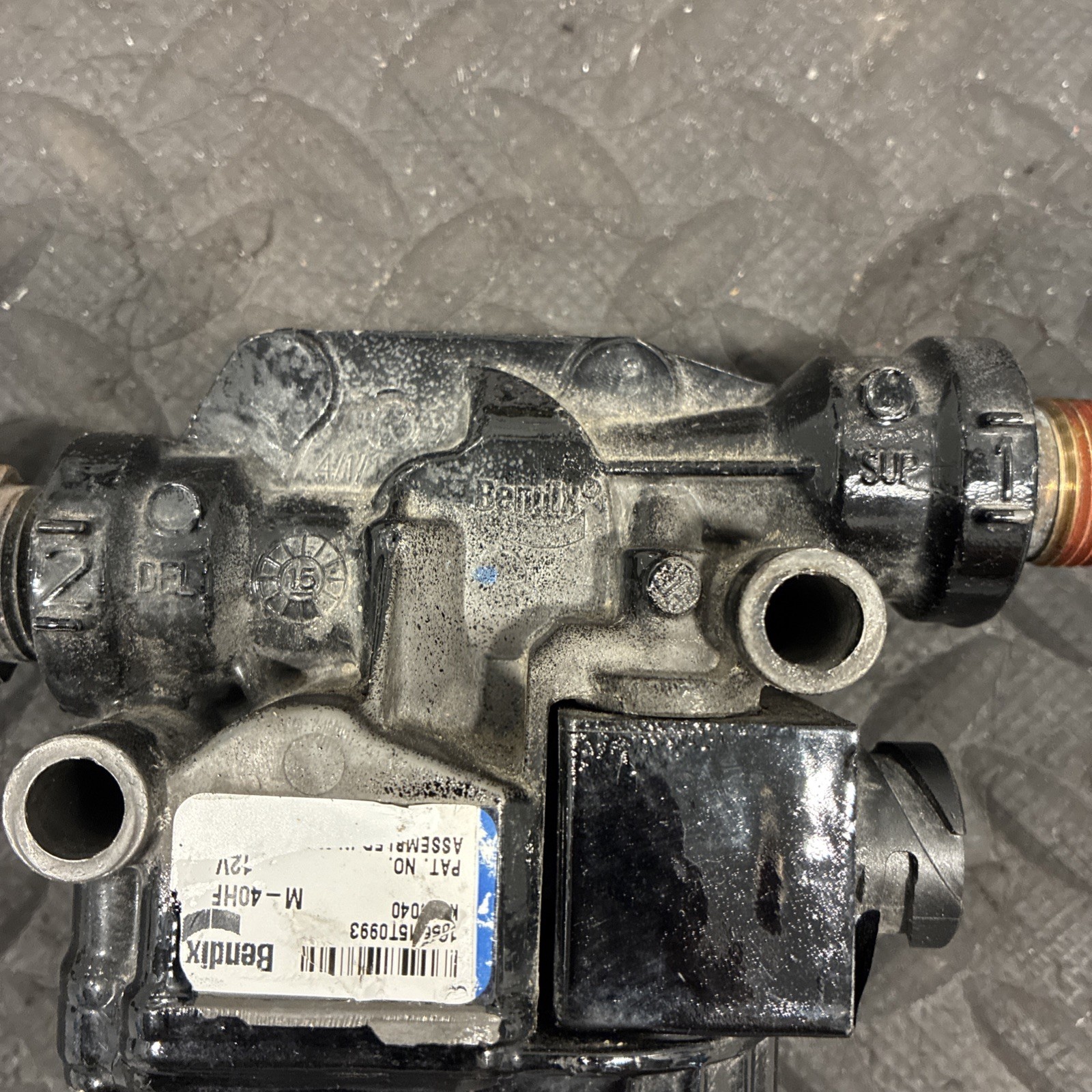 GENUINE BENDIX ABS MODULATOR VALVE PN: K056040 (TAG# 18270)