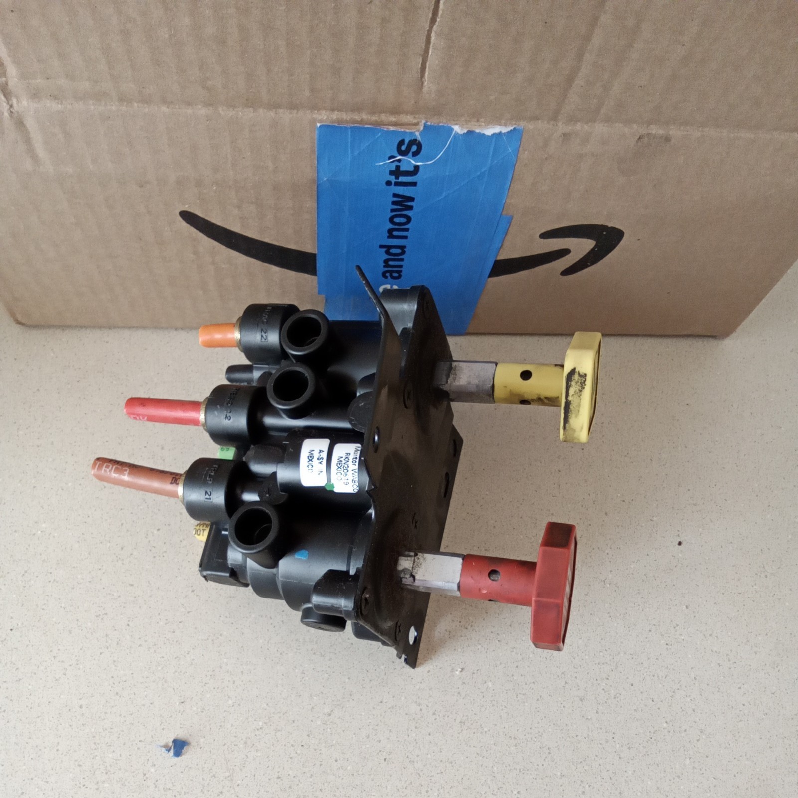 Dash air brake Valve for Volvo maritor wabco, RKN20619 used take out