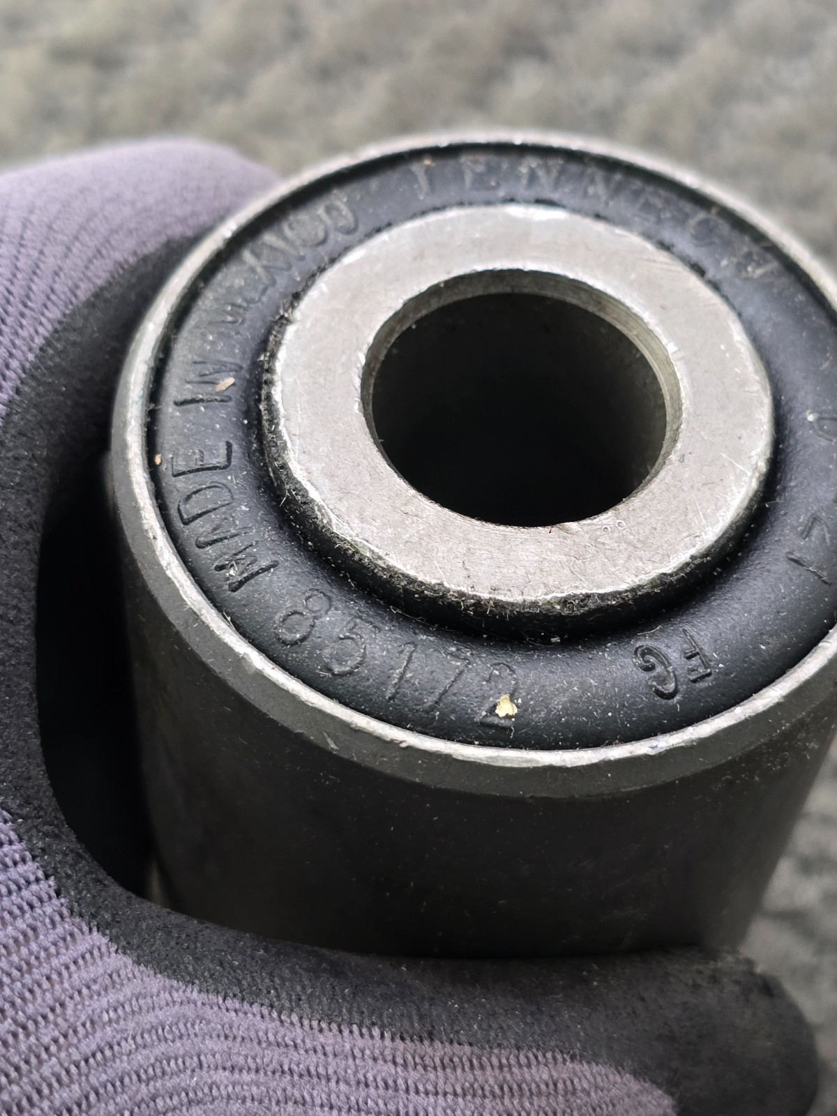 Tenneco Bushing Suspension, FC680-322-01-50 Rev D Rubber,4 In Long