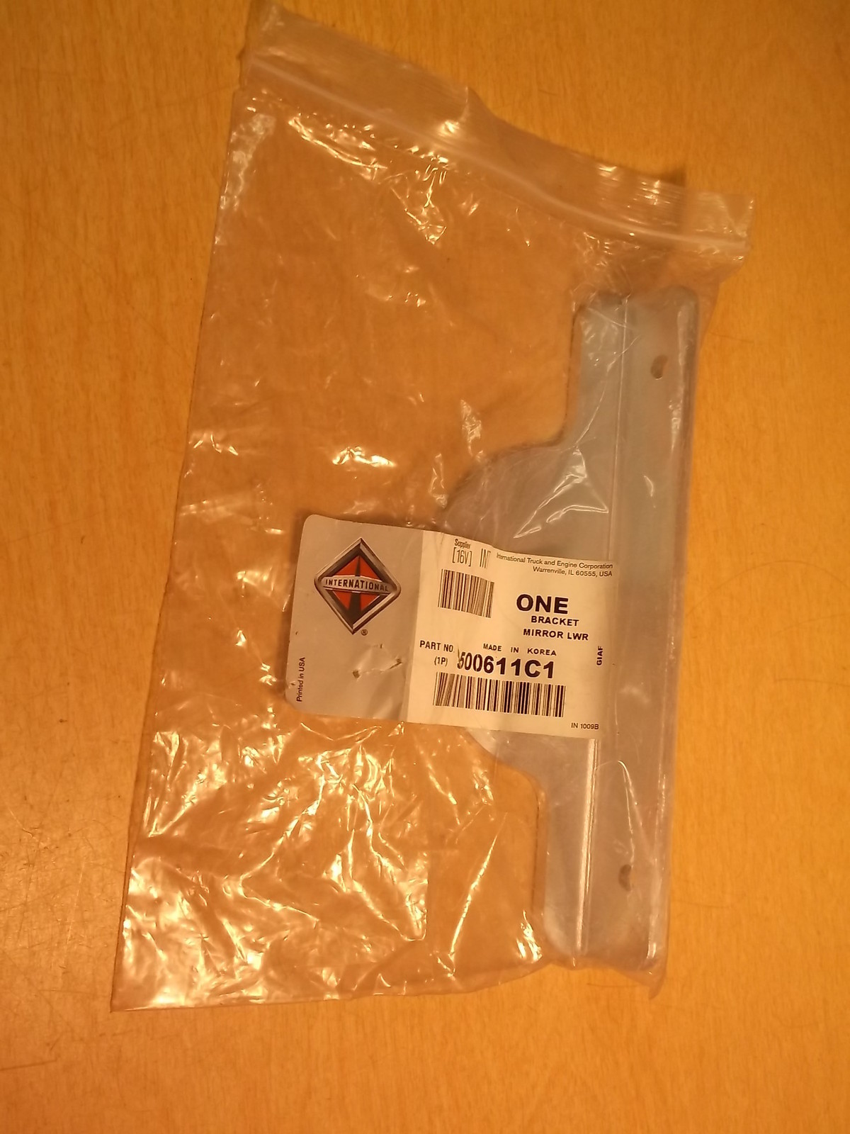 NEW Navistar International Lower Mirror Bracket 500611C1 *FREE SHIP*