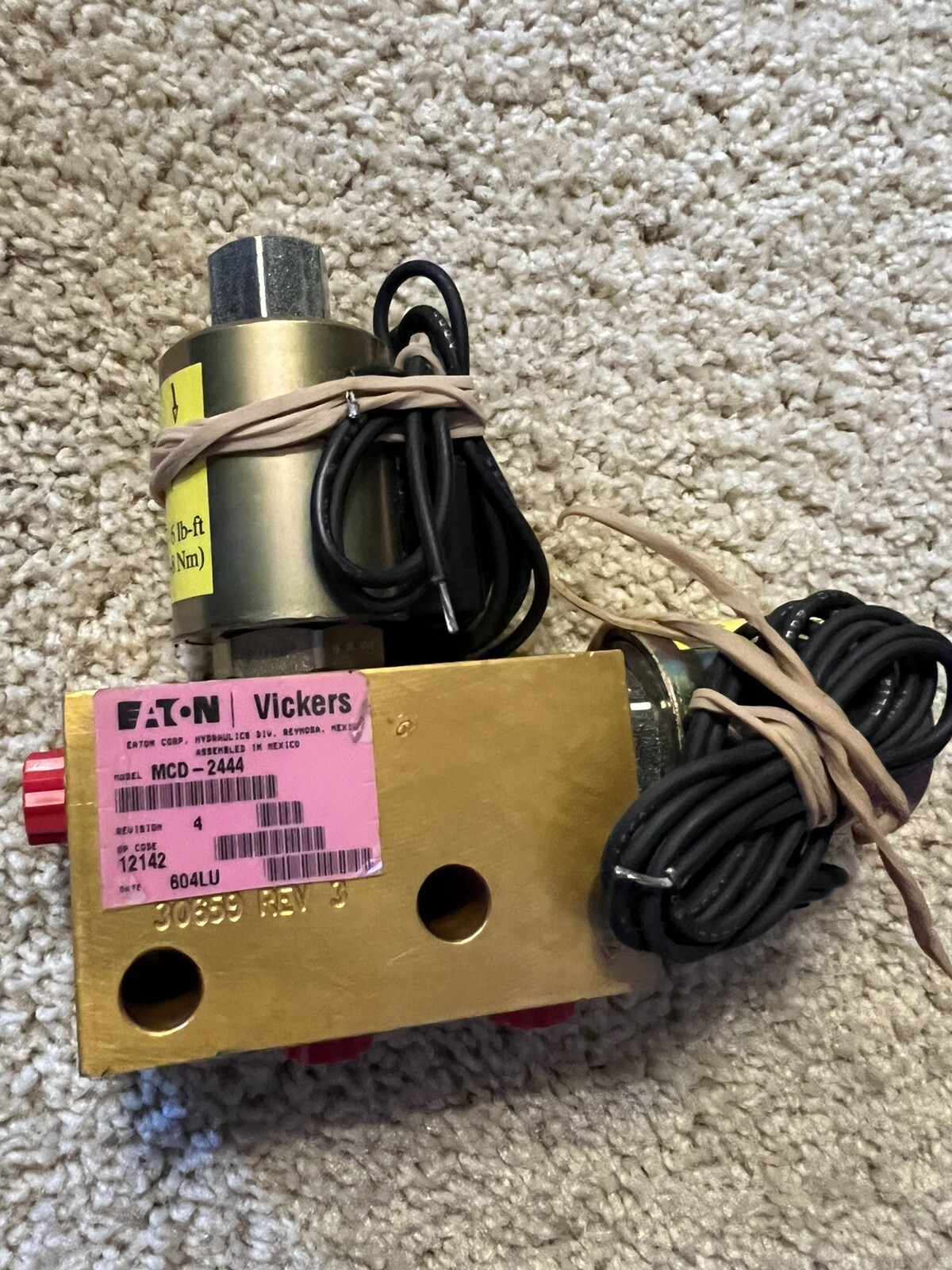 NOS Komatsu Hydraulic Manifold Eaton Vickers TJ7971