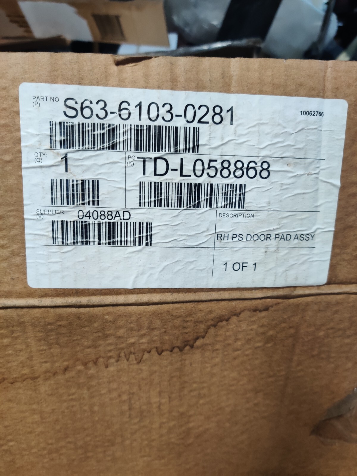 Peterbilt S63-6107-0281 Pad Door Rh POWER WINDOW PANEL (NEW TAKE OFF READ AD)