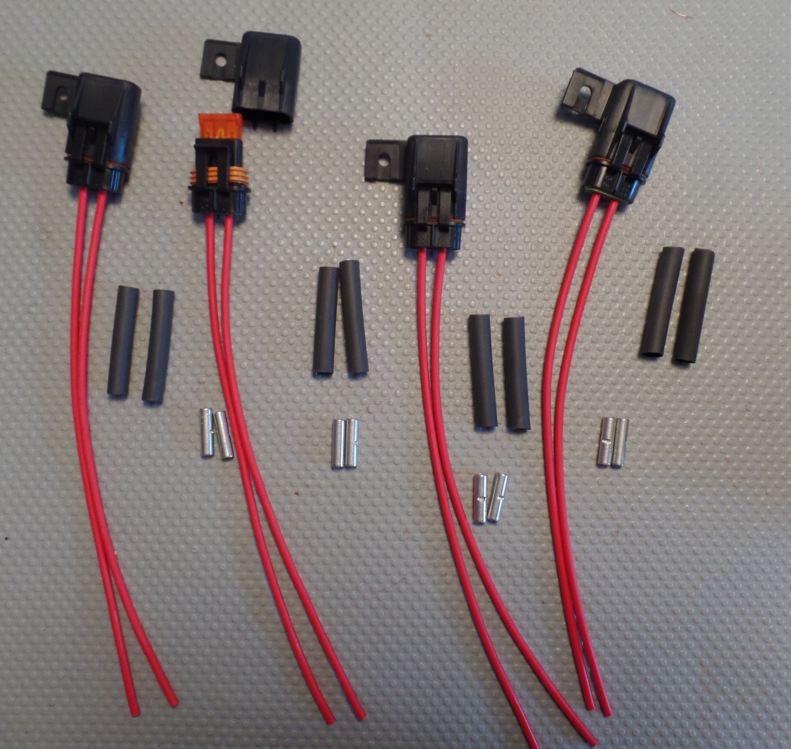ATO ATC sealed fuse holder up to 40 amps waterproof USA lot of 4 fuse holders