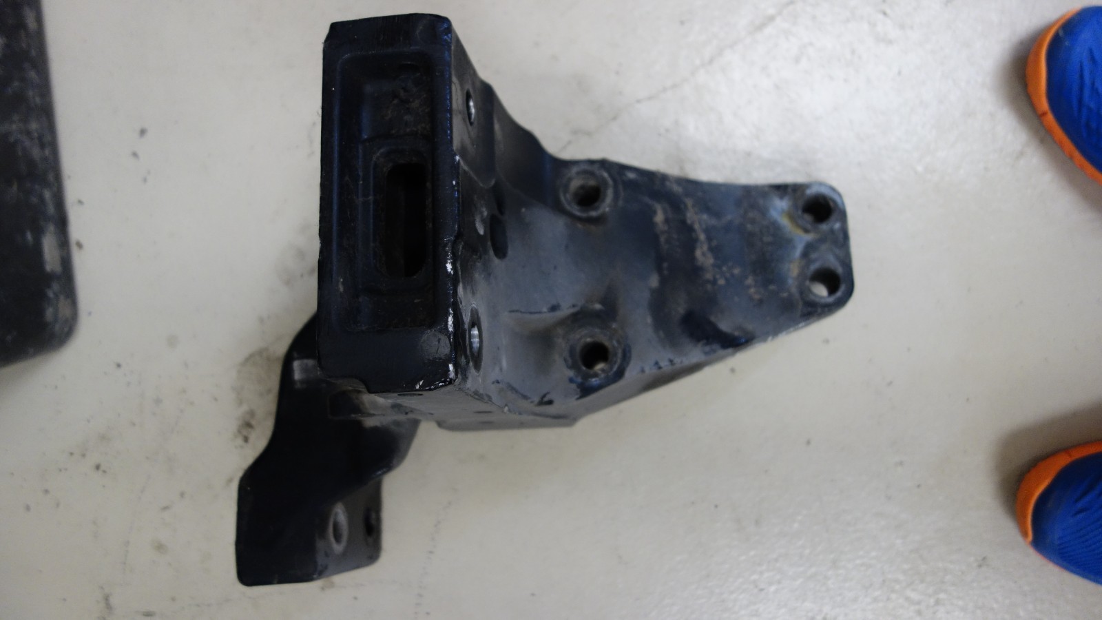 PACCAR Front Cab Support A85-6136R Right Side