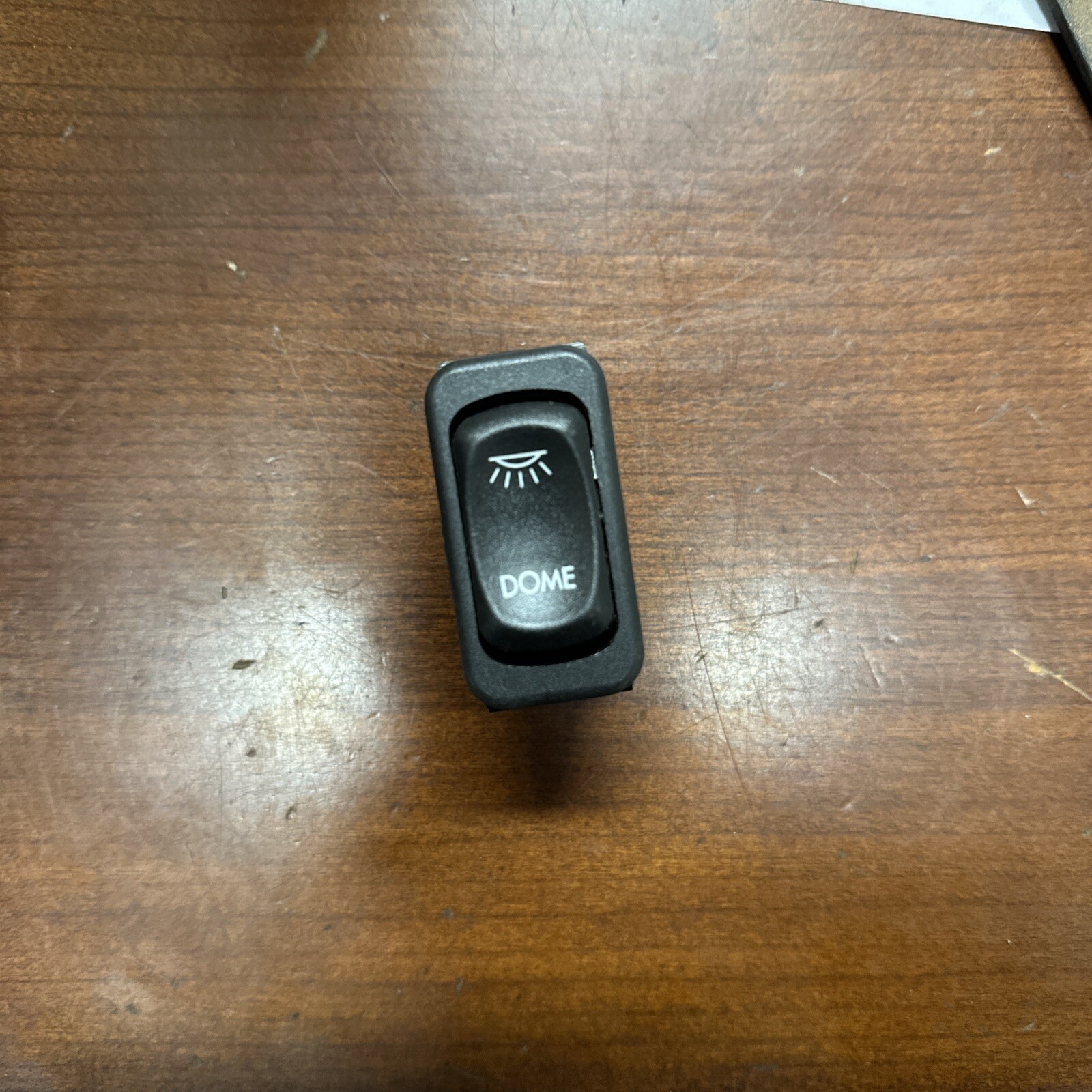 Freightliner DOME LIGHT Switch – A0622523013 A06-22523-013 ( A06-30769-013 *)