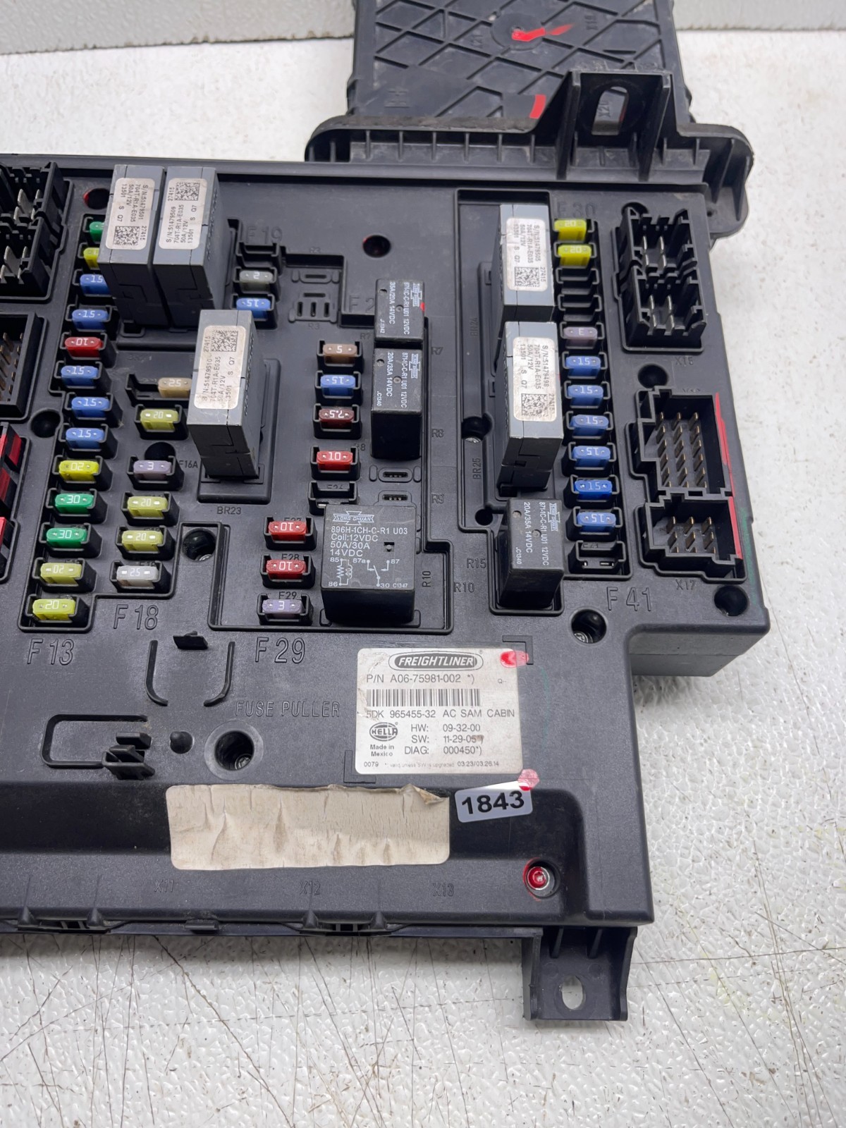 15 FREIGHTLINER CASCADIA CAB CONTROL MODULE CECU P/N A06-75981-002 SAM CABIN OEM