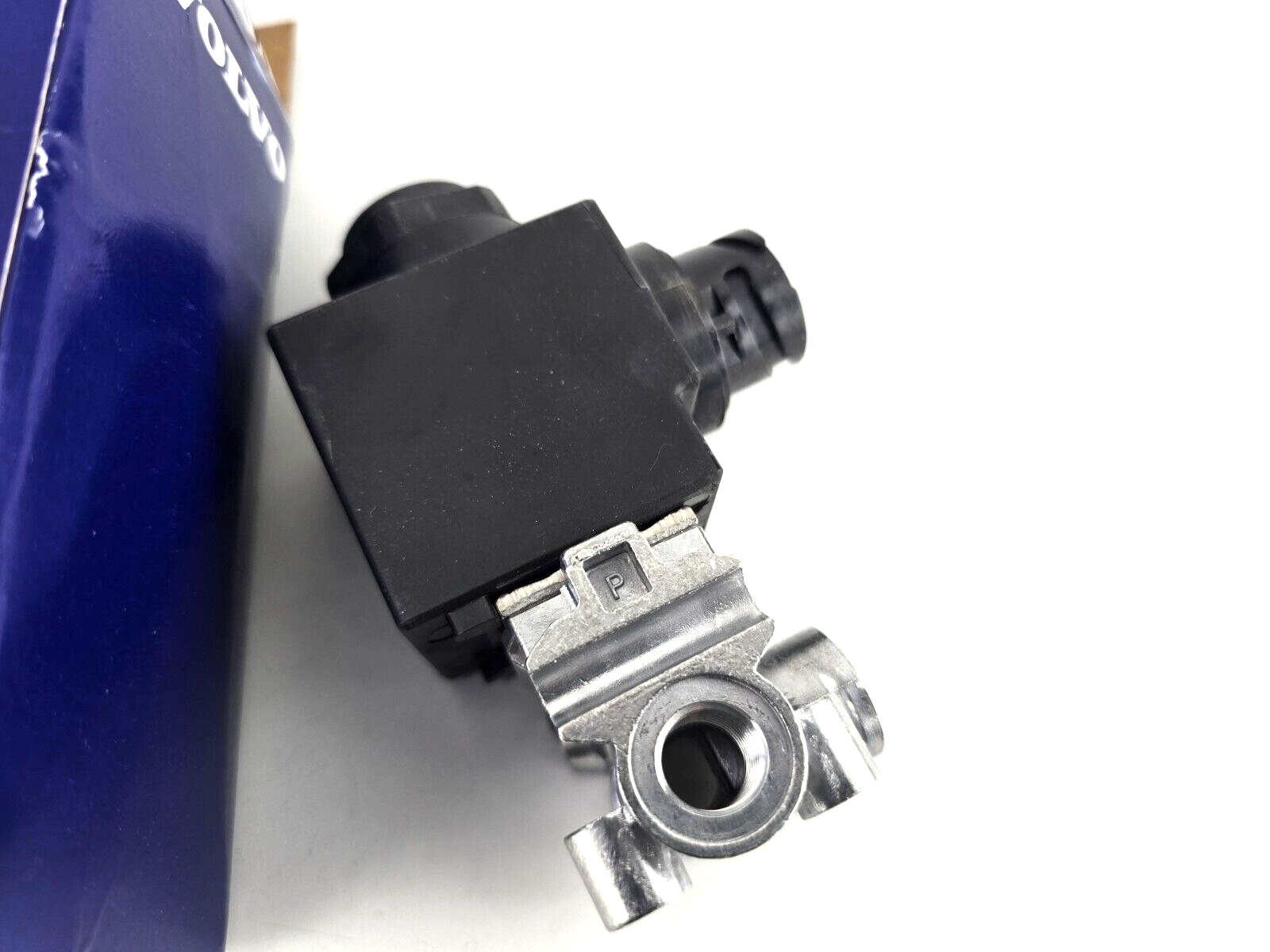 Genuine Volvo 24V Solenoid Valve 1078318 DA25D DA30D A35D A40D A25D A30D