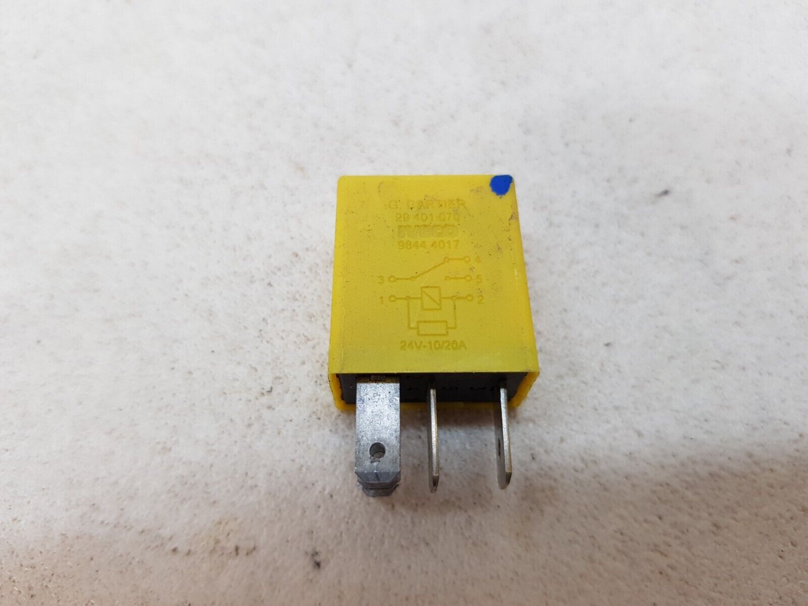 IVECO EUROCARGO 180E25 02-15 YELLOW RECTANGLE 5 PIN RELAY 24V 10/20A 29401070