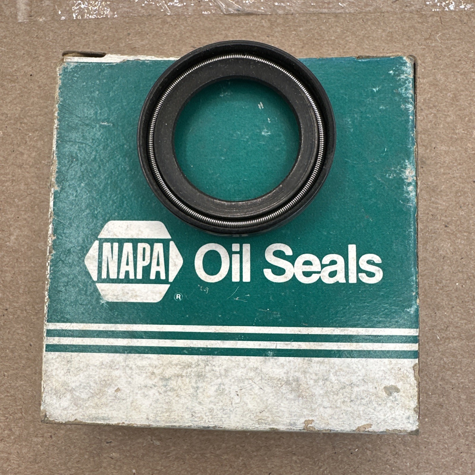 NOS NAPA 49723/352650 /340151 Steering Gear Sector Shaft Seal F+S!