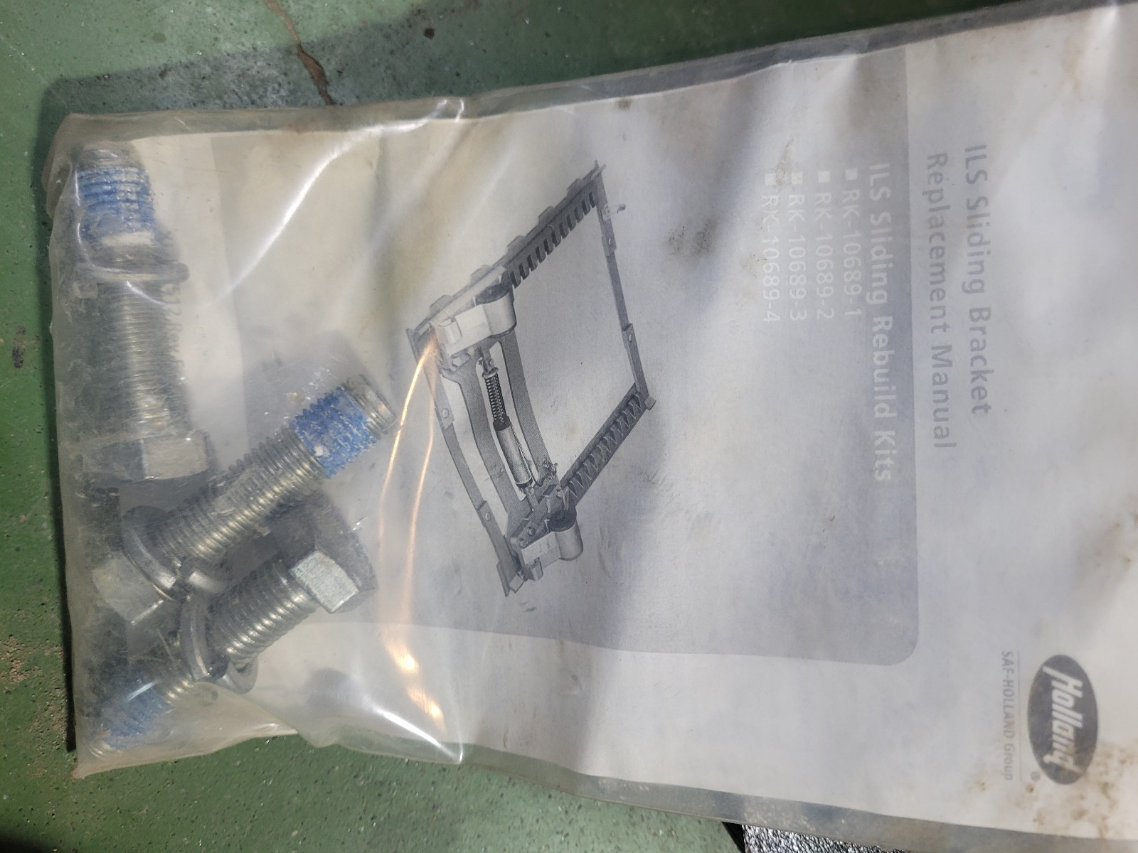SAF Holland RK-10689-3R 9″ ILS Fifth Wheel Bracket Replacement Kit