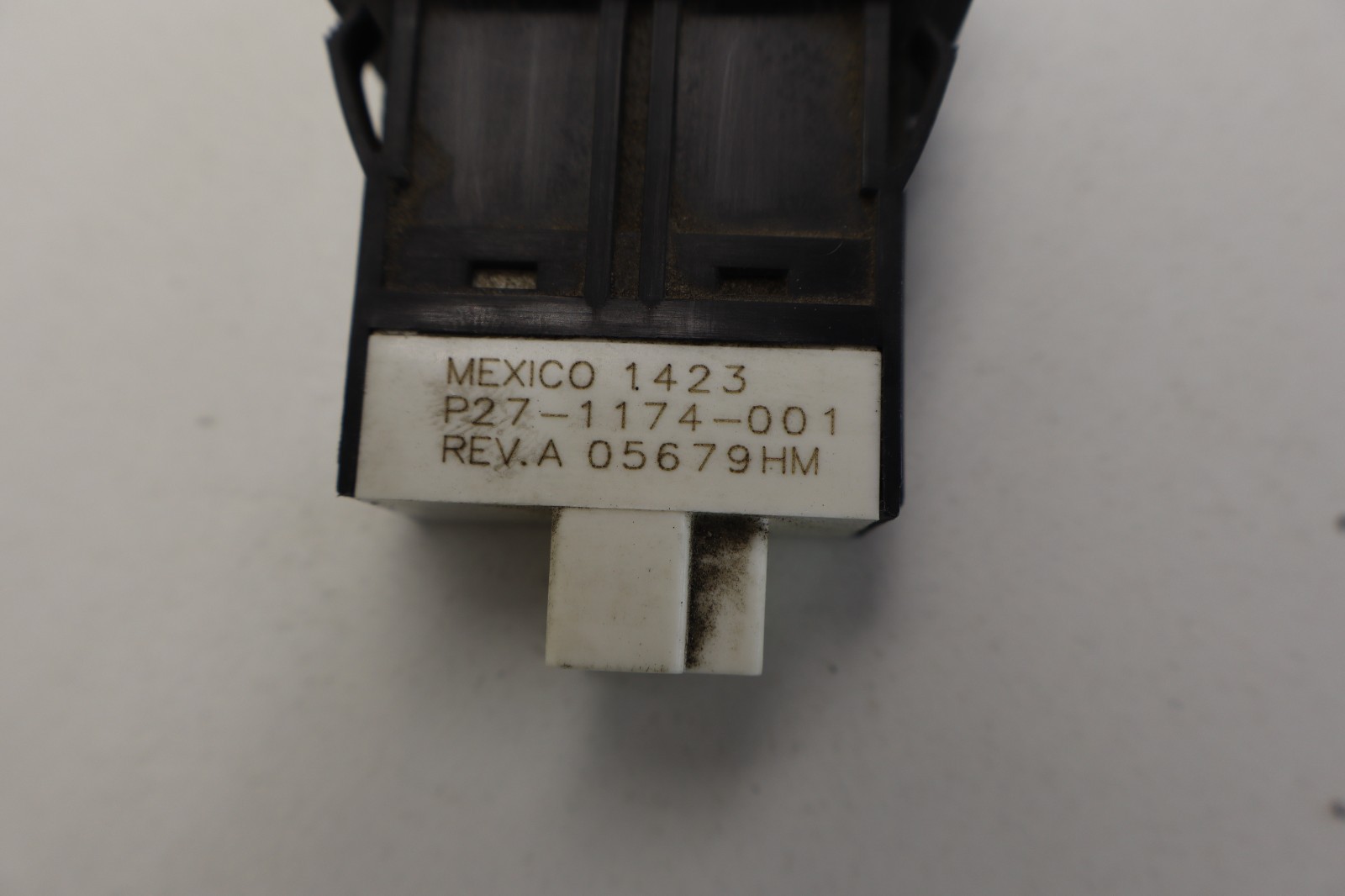 2014-2019 KENWORTH T680 PACCAR REAR CAB LOAD FLOOD LIGHT DASH CONTROL SWITCH
