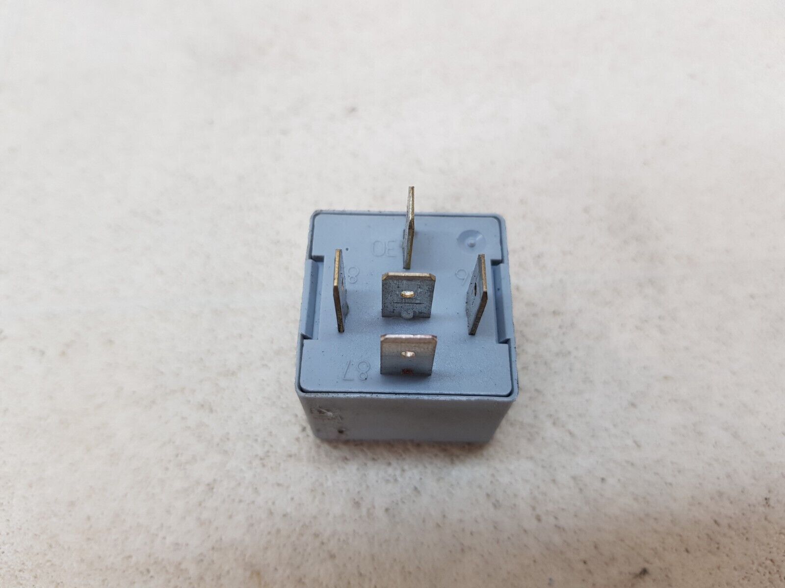 IVECO EUROCARGO 180E25 02-15 GREY 5 PIN SQUARE RELAY 24V 10/20A 4718222 20441002