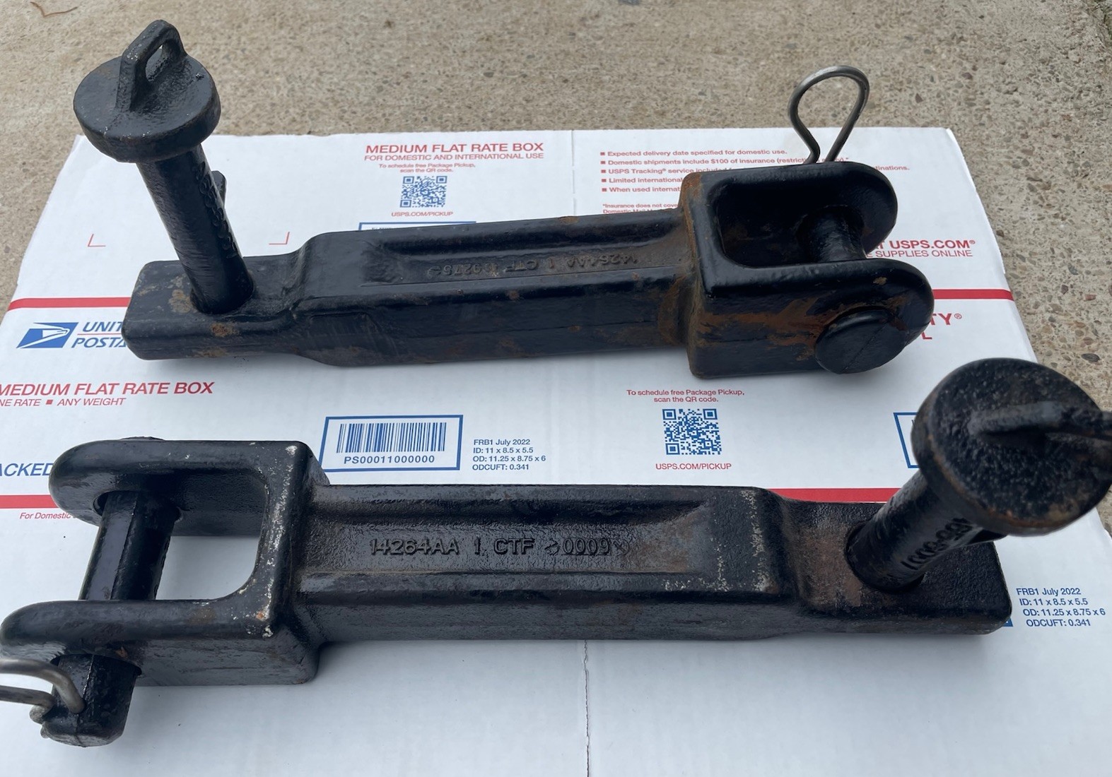 Set OEM Peterbilt / Kenworth Single Tow Hooks With Pull Pin & Frame Pin A20-6014