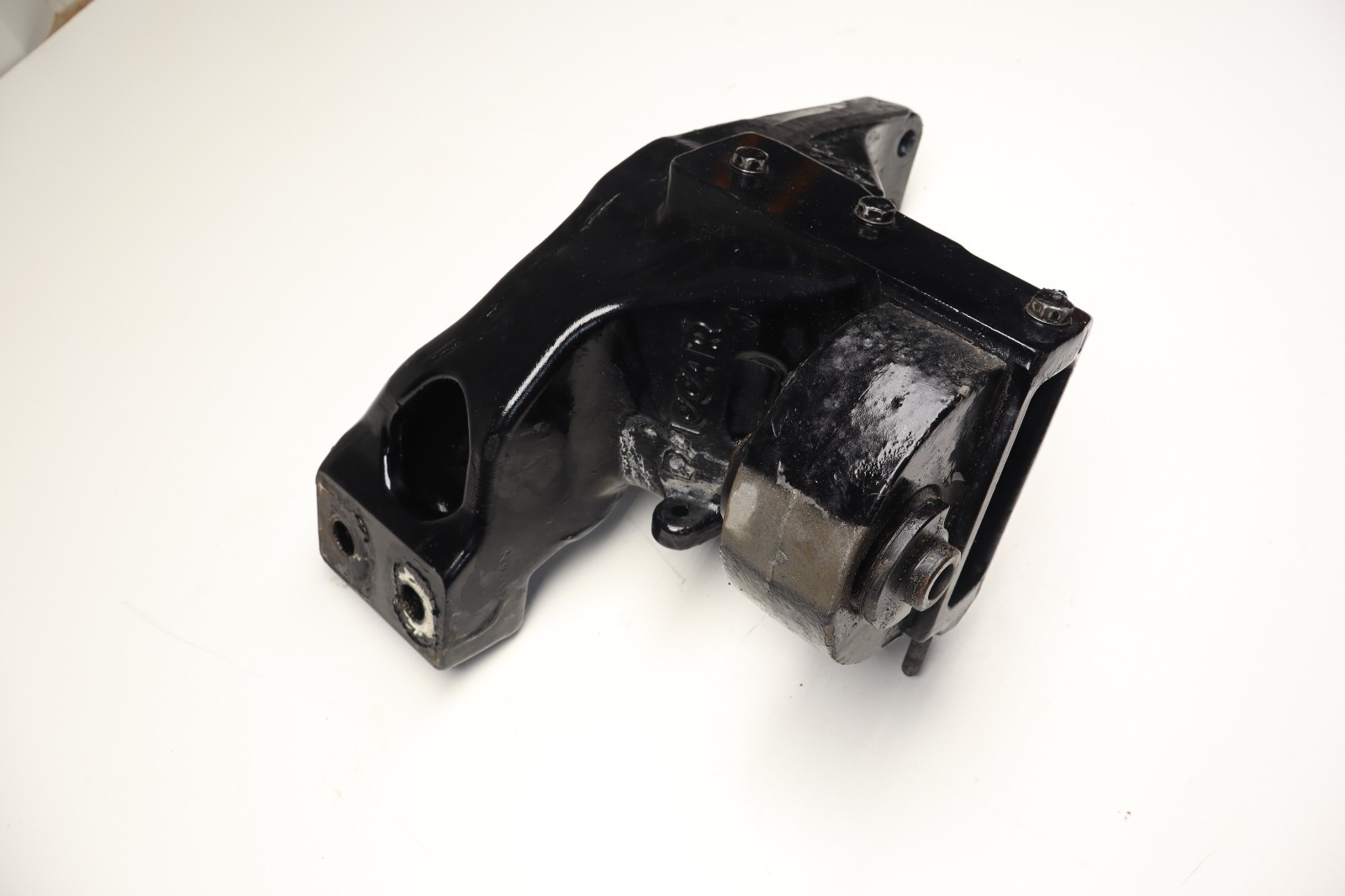 2023 PETERBILT 579 PACCAR RIGHT CAB MOUNT BRACKET A85-6136R