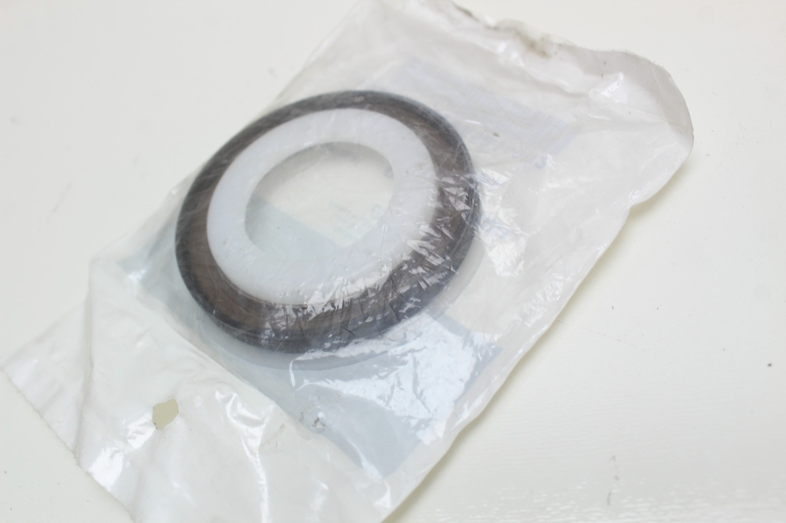NEW GENUINE INTERNATIONAL RADIAL SHAFT SEAL 62965016002 OEM