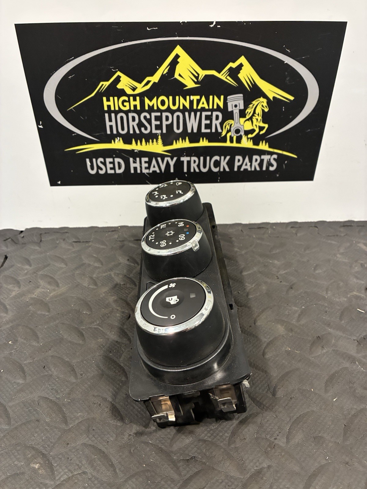 PACCAR / MAHLE (Off PB 579EV) HVAC Control Unit P/N: Q21-6032-13A1 (TAG# 12339)