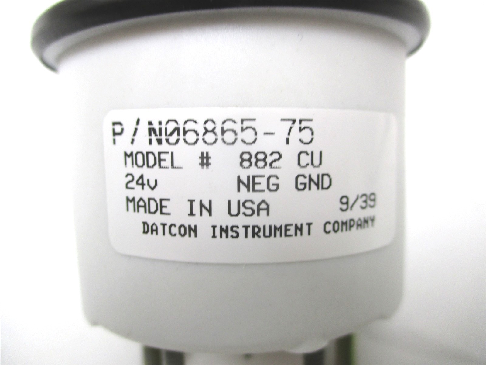 1379640 NEW MCNEILUS DATCON OIL PRESSURE GAUGE 06865-75 24V