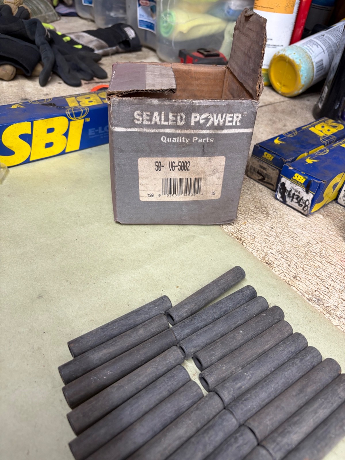SEALED POWER VG5002 VALVE GUIDES LOT OF 21