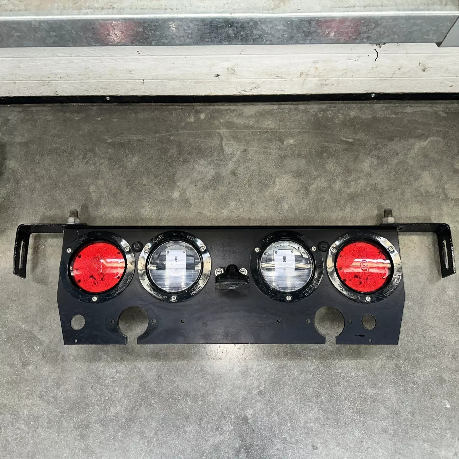 PACCAR A11-2264 GROTE KW PETERBILT KENWORTH LED TAILLIGHT BAR PANEL W/ HARNESS