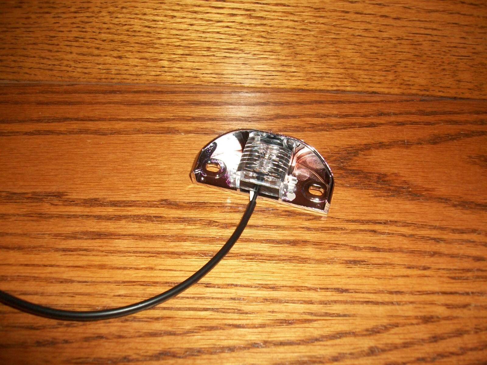 Tecniq New OEM Chrome Base License Lamp Horizontal Plane Mount, L12-WC00-1–NEW