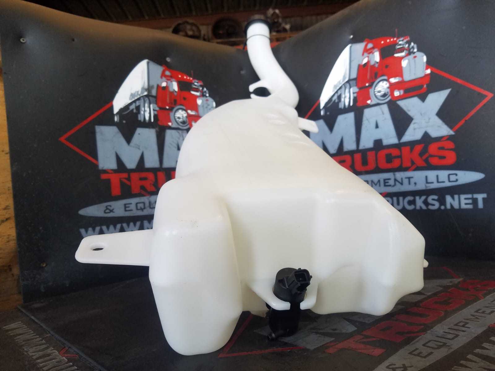 SPRAY TANK AFTER MARKET FOR FREIGHTLINER CASCADIA