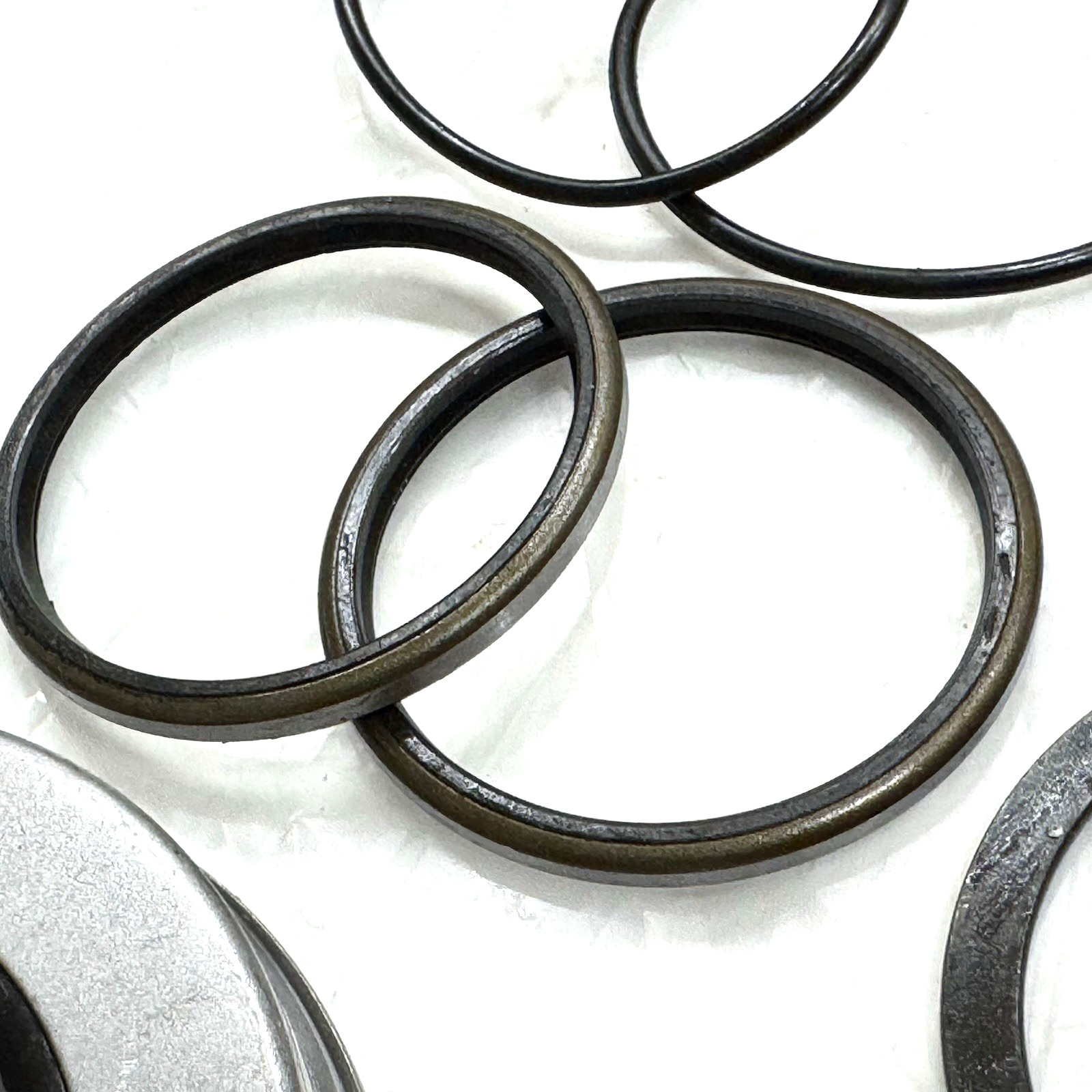 K120A Freightliner Cascadia King Pin Kit Set No Ream P6073300019KZ P6073300119KZ