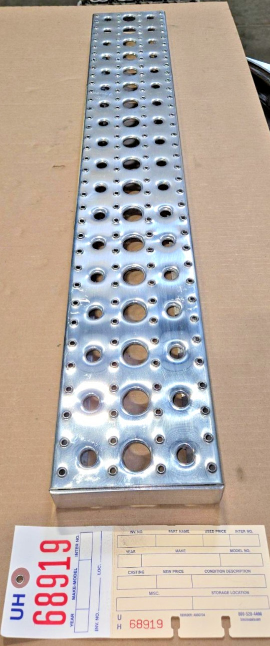 A22-57757-091 OEM Fuel Tank Strap Step for Freightliner 900MM – Set of 2