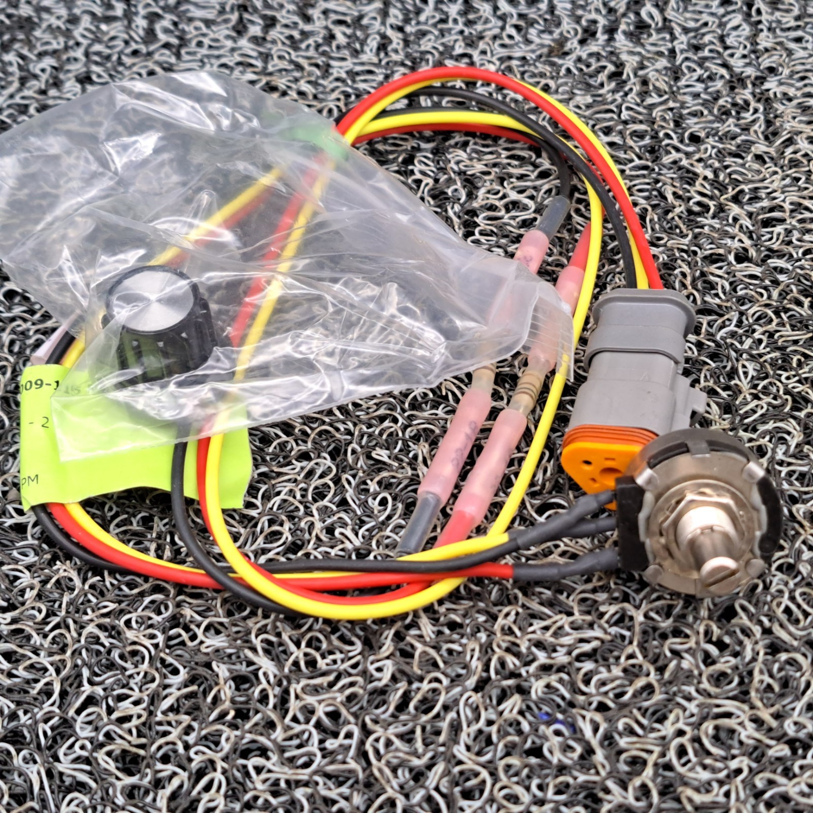 Roadtec 305-009-115 Pot As 1 K Ohm EZIV for Volvo 7000. (53C3-1000-S)