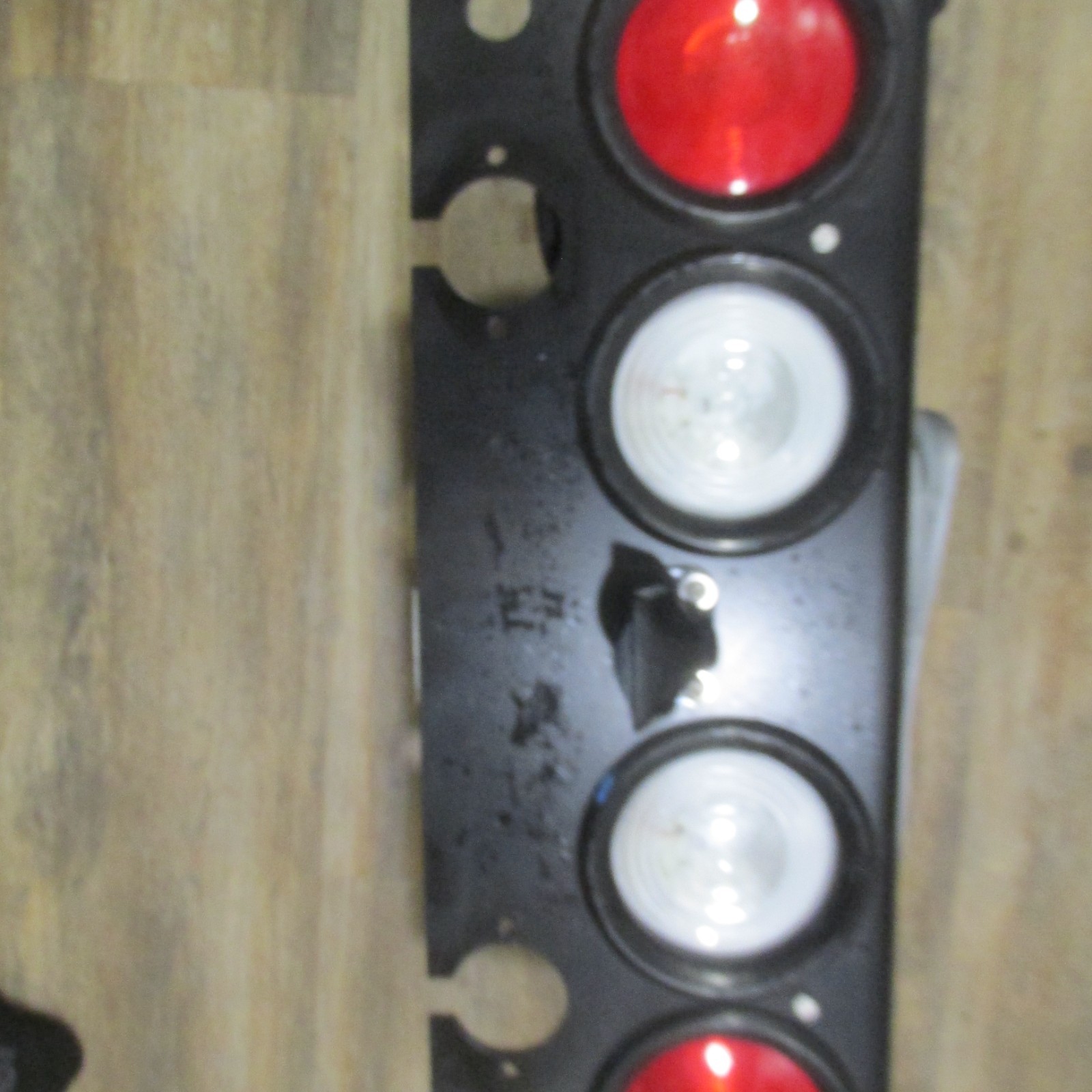 PACCAR GROTE TRUCK LED TAILLIGHT BAR PANEL WITH BRACKETS W/ LICENSE PLATE LIGHT