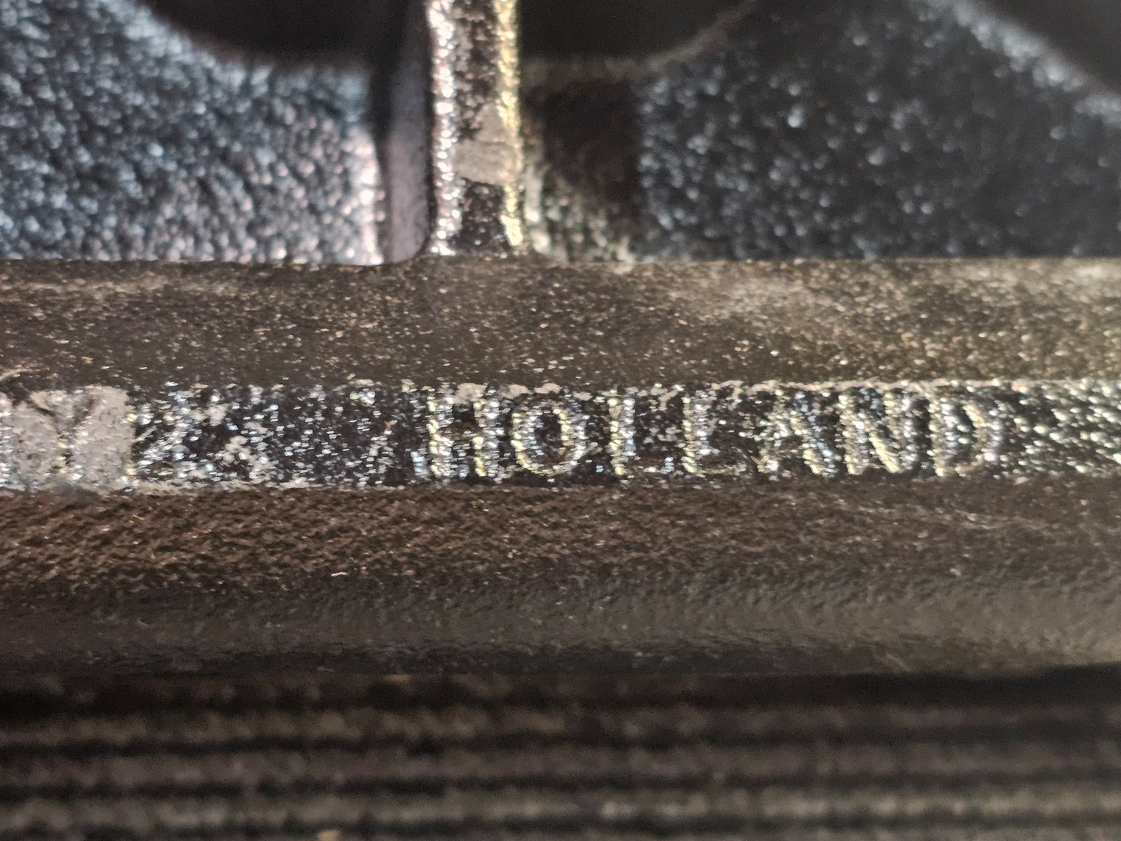SAF Holland XD-10689-3L 9″ ILS Fifth Wheel Bracket Replacement, Black