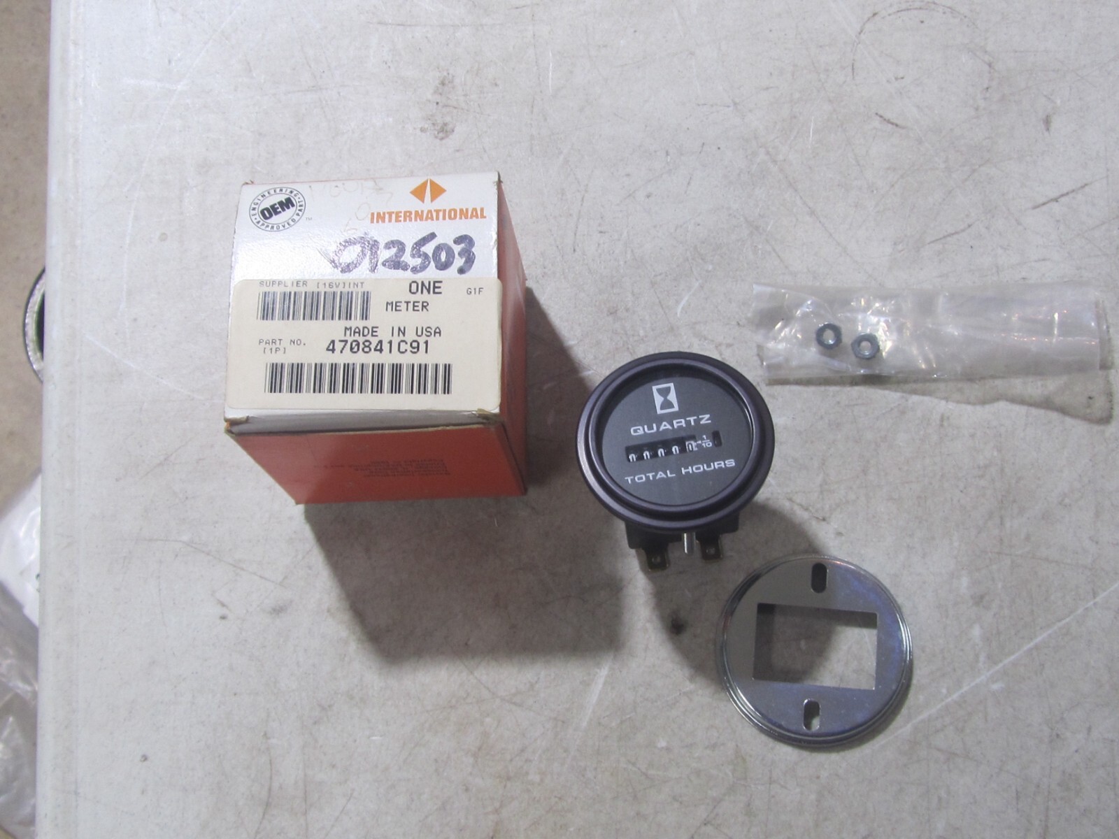 NEW GENUINE OEM INTERNATIONAL HOUR METER 470841C91