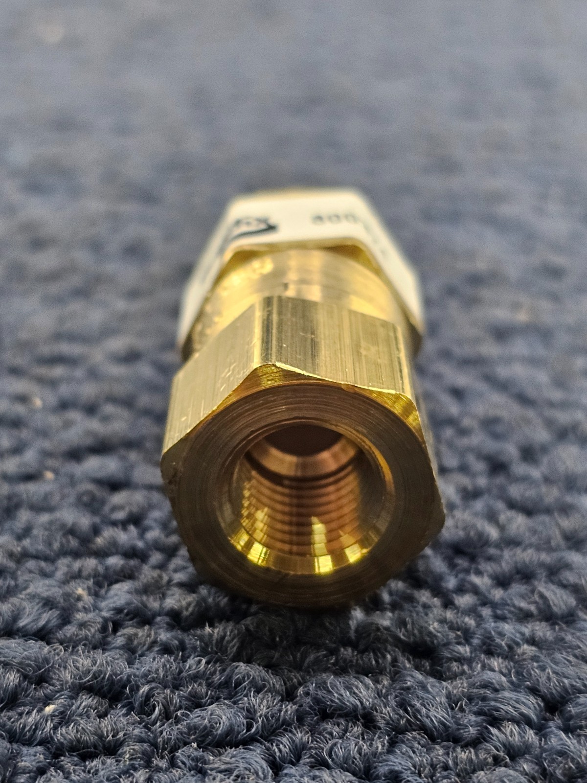 BENDIX 800374: CHECK VALVE Inlet 1/4-18 NPT (Female) Outlet 1/8-27 NPT (Male)