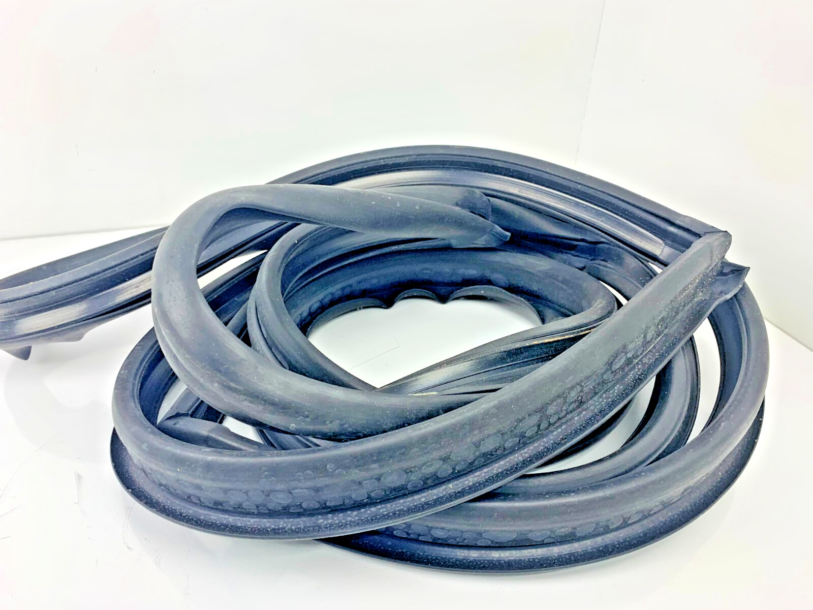 Genuine International 427234001 Single Lift Door Rubber Seal Gasket Weatherstrip